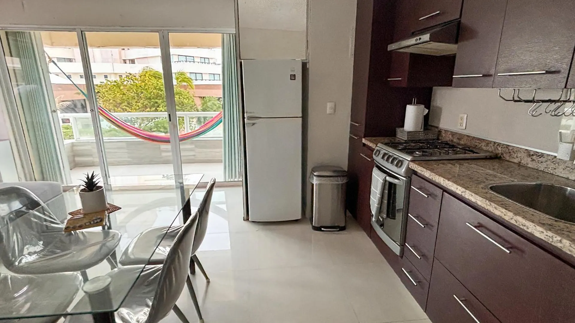 Brisas Shores 209 Beachfront Apartment With Terrace, Cancun Hotel Zone, 1 Bedroom