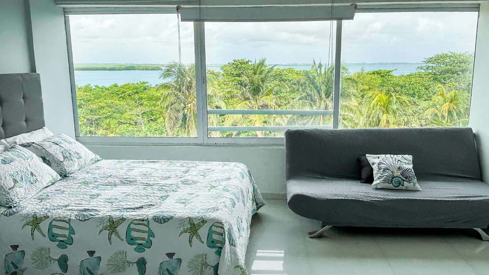 Brisas Shores 209 Beachfront Apartment With Terrace, Cancun Hotel Zone, 1 Bedroom