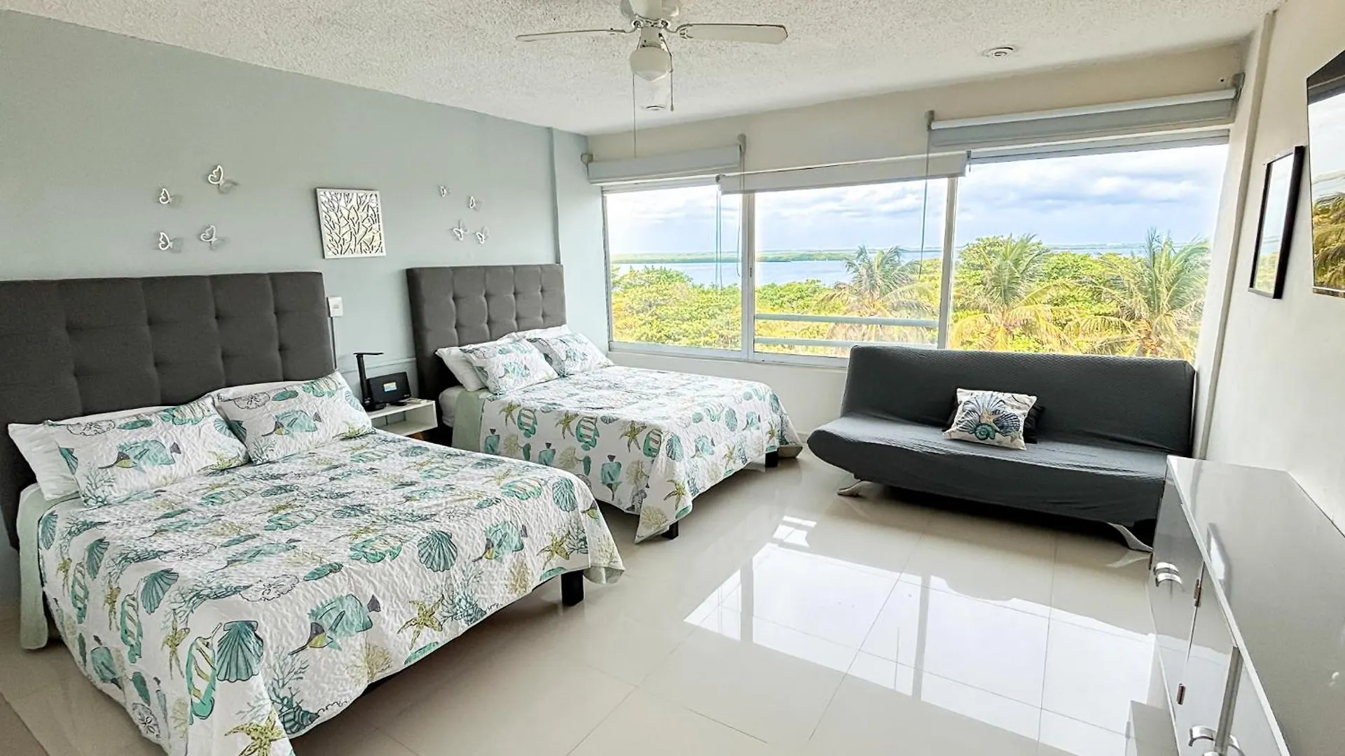 Brisas Shores 209 Beachfront Apartment With Terrace, Cancun Hotel Zone, 1 Bedroom