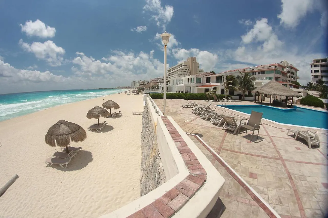 Brisas Shores 209 Beachfront Apartment With Terrace, Cancun Hotel Zone, 1 Bedroom