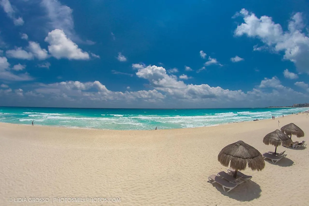 Brisas Shores 209 Beachfront Apartment With Terrace, Cancun Hotel Zone, 1 Bedroom