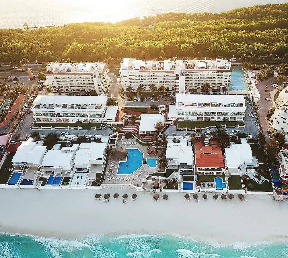 Brisas Shores 209 Beachfront Apartment With Terrace, Cancun Hotel Zone, 1 Bedroom