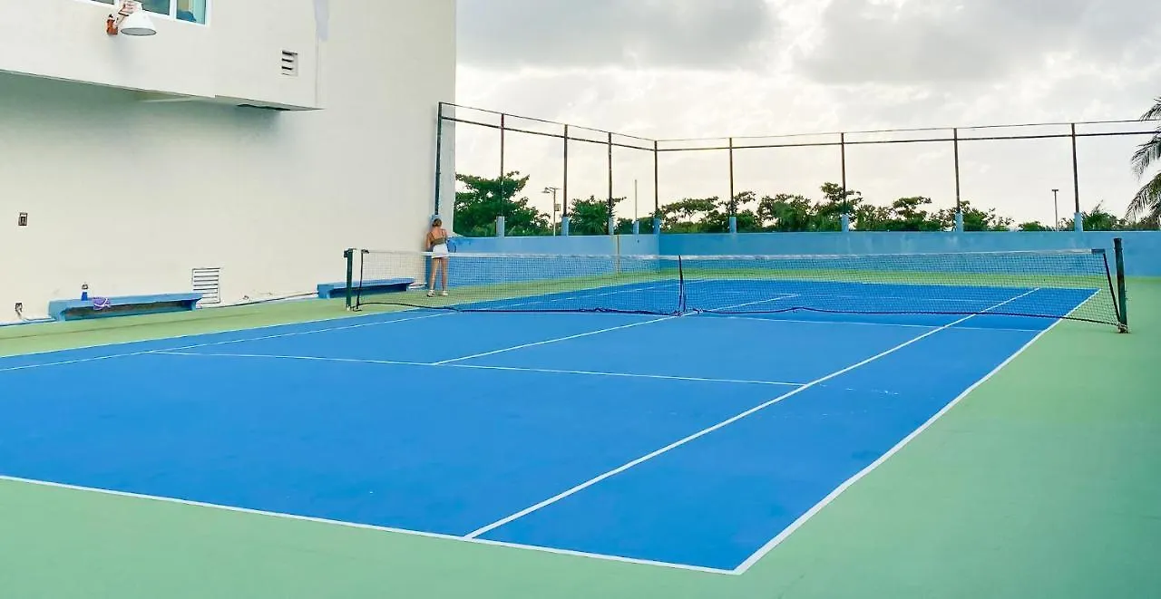 Brisas Shores 209 Beachfront Apartment With Terrace, Cancun Hotel Zone, 1 Bedroom