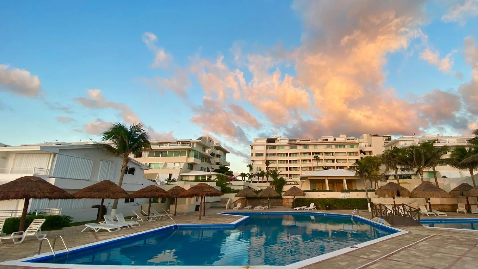 Brisas Shores 209 Beachfront Apartment With Terrace, Cancun Hotel Zone, 1 Bedroom Mexique