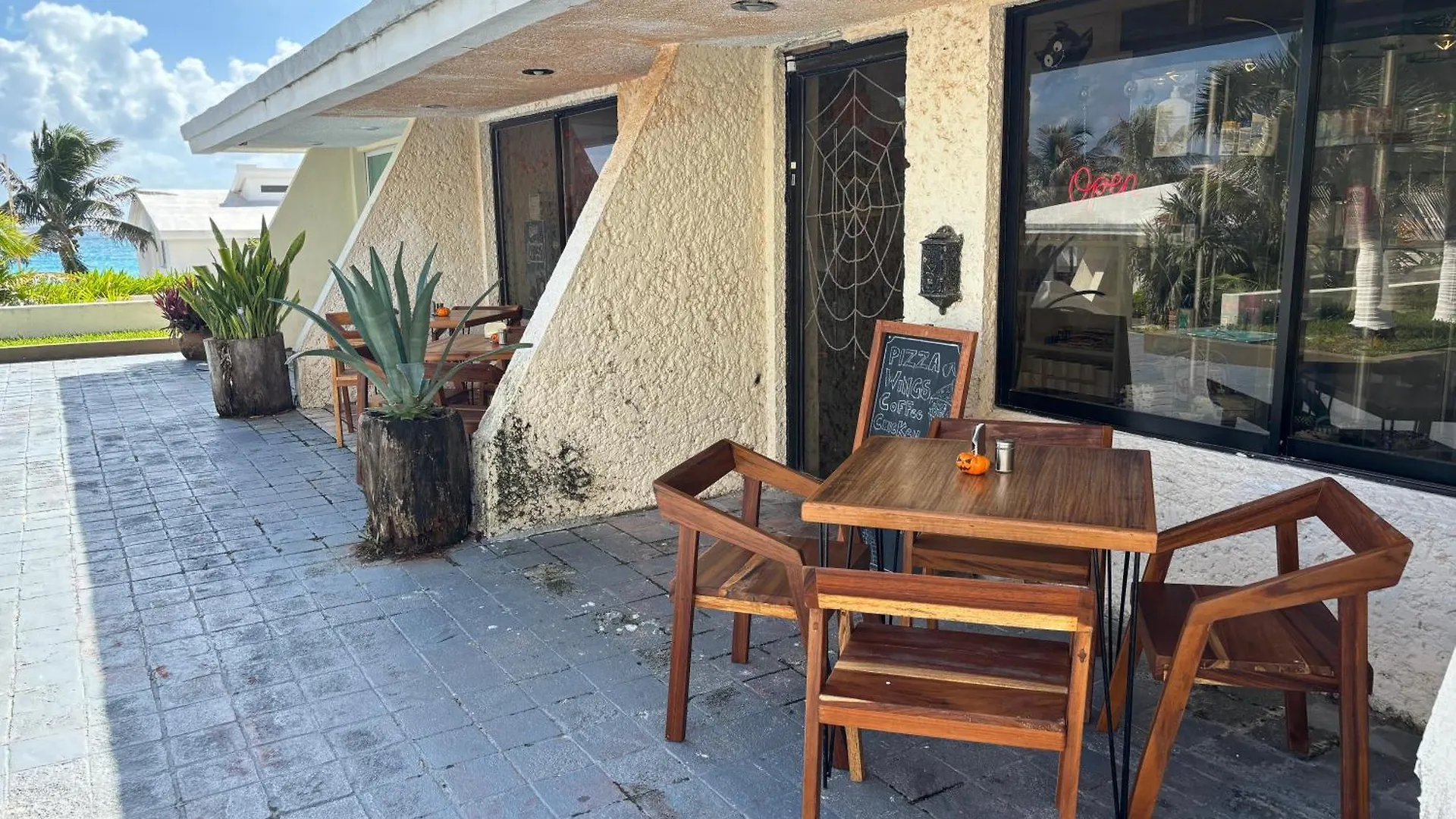 Brisas Shores 209 Beachfront Apartment With Terrace, Cancun Hotel Zone, 1 Bedroom