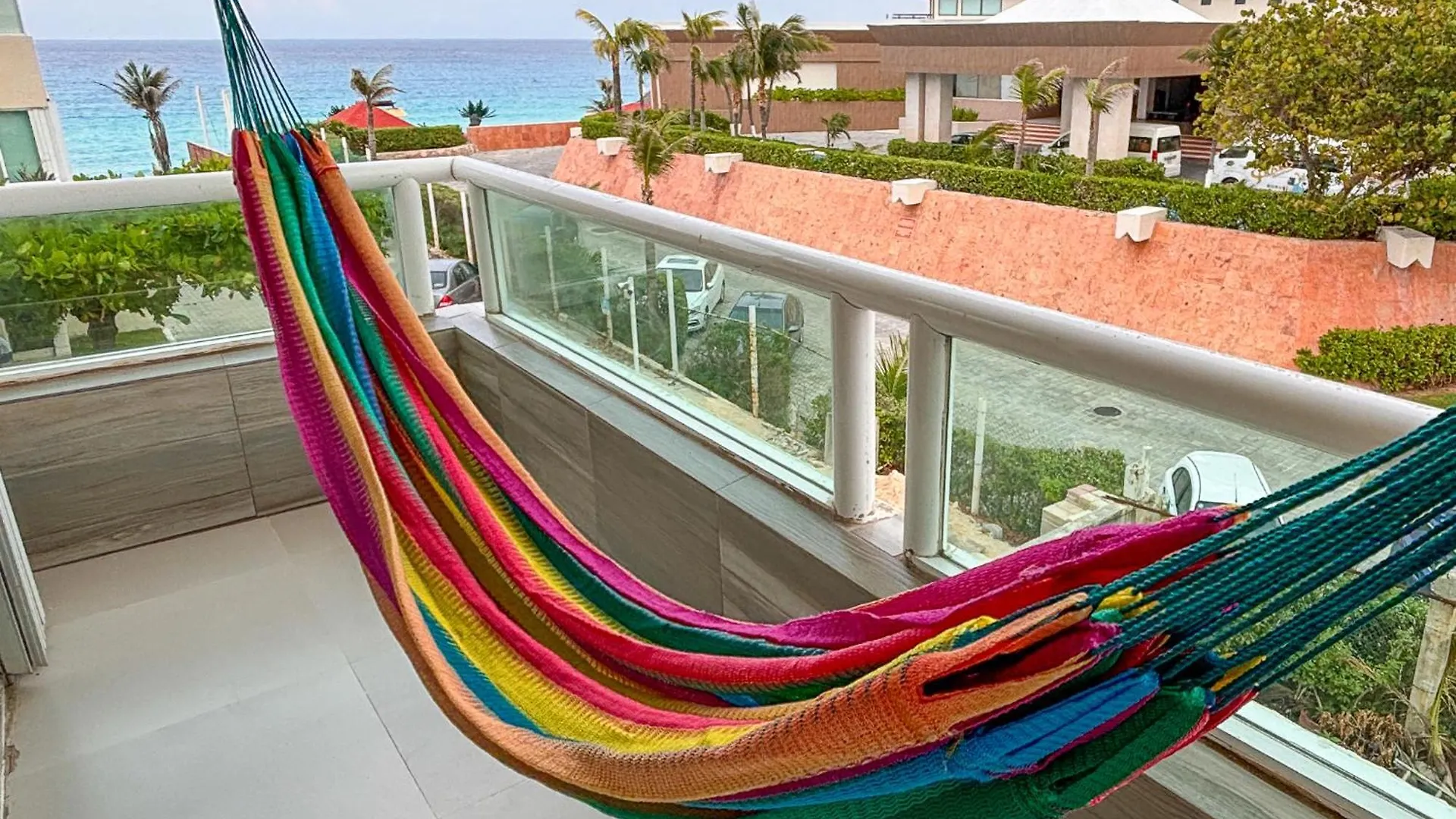 Brisas Shores 209 Beachfront Apartment With Terrace, Cancun Hotel Zone, 1 Bedroom