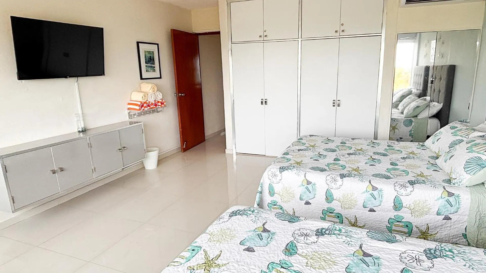 Brisas Shores 209 Beachfront Apartment With Terrace, Cancun Hotel Zone, 1 Bedroom Mexique